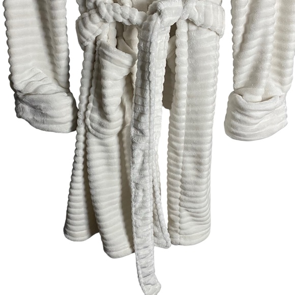 La Vie En Rose Women's Ivory Plush Ribbed Robe - Picture 3 of 8